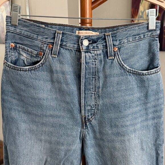 Levi's - Ribcage Straight Ankle Jeans in Medium Wash - Picture 3 of 16